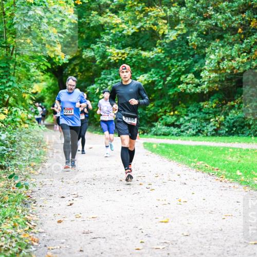 12.10.2025 - Bramfelder Halbmarathon 2025 Dr. Thomas Lammeyer http://msf.ph/oto/9348946 12.10.2025 10:29:04 Laufen 2232, 202, 2380 meine-sportfotos.de
