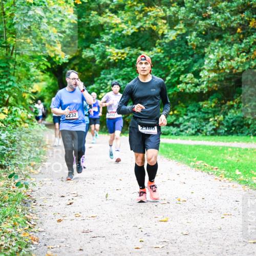 12.10.2025 - Bramfelder Halbmarathon 2025 Dr. Thomas Lammeyer http://msf.ph/oto/9348953 12.10.2025 10:29:05 Laufen 2232, 2202, 2380 meine-sportfotos.de