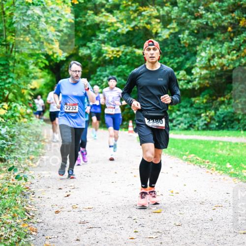 12.10.2025 - Bramfelder Halbmarathon 2025 Dr. Thomas Lammeyer http://msf.ph/oto/9348956 12.10.2025 10:29:05 Laufen 2232, 1202, 2380 meine-sportfotos.de