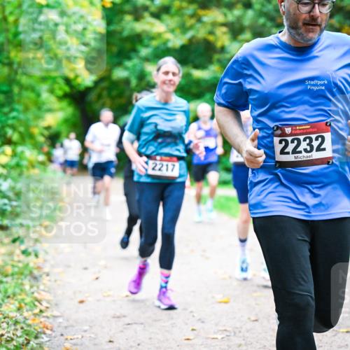12.10.2025 - Bramfelder Halbmarathon 2025 Dr. Thomas Lammeyer http://msf.ph/oto/9348968 12.10.2025 10:29:08 Laufen 2217, 34, 2232 meine-sportfotos.de