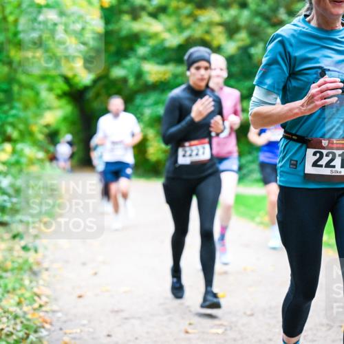 12.10.2025 - Bramfelder Halbmarathon 2025 Dr. Thomas Lammeyer http://msf.ph/oto/9348973 12.10.2025 10:29:09 Laufen 2227, 34, 2217, 02 meine-sportfotos.de