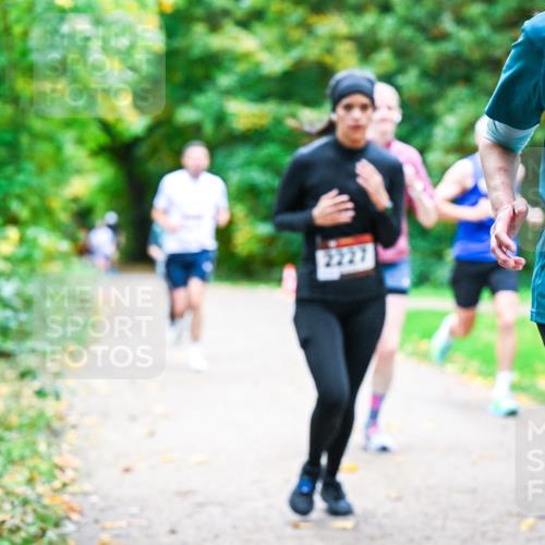 12.10.2025 - Bramfelder Halbmarathon 2025 Dr. Thomas Lammeyer http://msf.ph/oto/9348975 12.10.2025 10:29:09 Laufen 707, 2227, 2217 meine-sportfotos.de