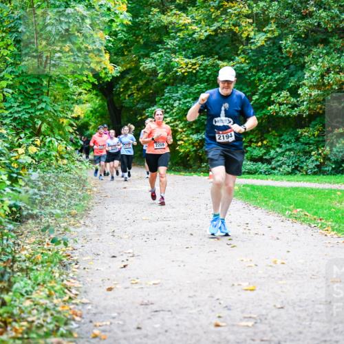 12.10.2025 - Bramfelder Halbmarathon 2025 Dr. Thomas Lammeyer http://msf.ph/oto/9349017 12.10.2025 10:29:22 Laufen 2269, 2194 meine-sportfotos.de
