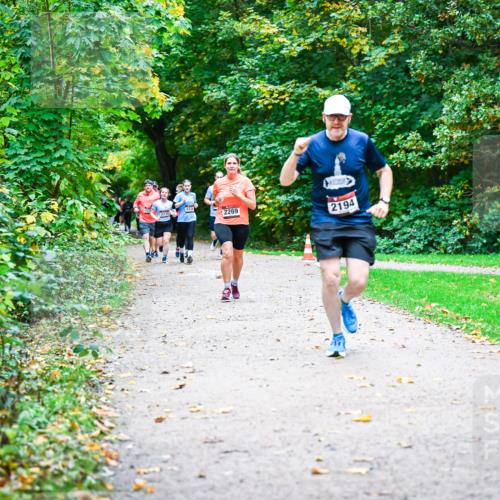 12.10.2025 - Bramfelder Halbmarathon 2025 Dr. Thomas Lammeyer http://msf.ph/oto/9349019 12.10.2025 10:29:22 Laufen 2234, 2239, 2269, 2194 meine-sportfotos.de