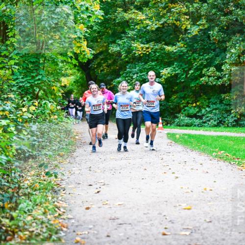 12.10.2025 - Bramfelder Halbmarathon 2025 Dr. Thomas Lammeyer http://msf.ph/oto/9349045 12.10.2025 10:29:26 Laufen 223550, 2234, 2407, 2205, 2269 meine-sportfotos.de