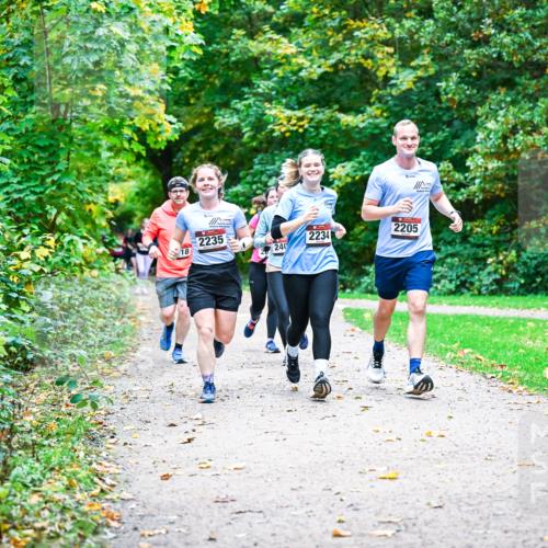 12.10.2025 - Bramfelder Halbmarathon 2025 Dr. Thomas Lammeyer http://msf.ph/oto/9349057 12.10.2025 10:29:28 Laufen 2235, 18, 240, 2234, 2205 meine-sportfotos.de