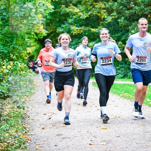 12.10.2025 - Bramfelder Halbmarathon 2025 Dr. Thomas Lammeyer http://msf.ph/oto/9349063 12.10.2025 10:29:29 Laufen 2407, 22, 2235, 2234, 2205 meine-sportfotos.de