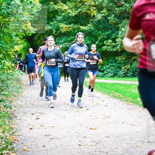 12.10.2025 - Bramfelder Halbmarathon 2025 Dr. Thomas Lammeyer http://msf.ph/oto/9349139 12.10.2025 10:29:45 Laufen 2599, 2594, 2409, 266 meine-sportfotos.de