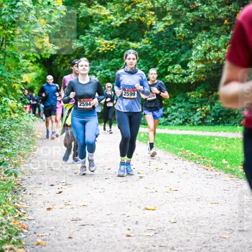 12.10.2025 - Bramfelder Halbmarathon 2025 Dr. Thomas Lammeyer http://msf.ph/oto/9349140 12.10.2025 10:29:45 Laufen 2594, 2599, 409, 260 meine-sportfotos.de