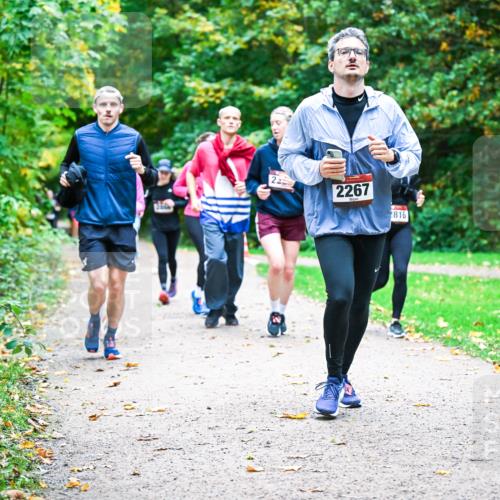 12.10.2025 - Bramfelder Halbmarathon 2025 Dr. Thomas Lammeyer http://msf.ph/oto/9349168 12.10.2025 10:29:50 Laufen 22, 2267, 2816 meine-sportfotos.de