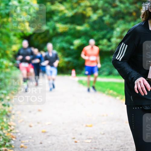 12.10.2025 - Bramfelder Halbmarathon 2025 Dr. Thomas Lammeyer http://msf.ph/oto/9349196 12.10.2025 10:29:55 Laufen 34, 2866 meine-sportfotos.de