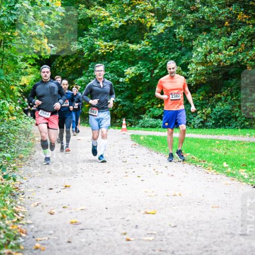 12.10.2025 - Bramfelder Halbmarathon 2025 Dr. Thomas Lammeyer http://msf.ph/oto/9349198 12.10.2025 10:29:56 Laufen 2564, 2503, 2382 meine-sportfotos.de