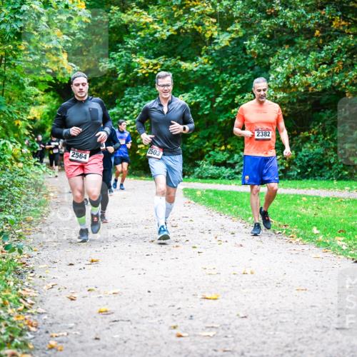 12.10.2025 - Bramfelder Halbmarathon 2025 Dr. Thomas Lammeyer http://msf.ph/oto/9349205 12.10.2025 10:29:57 Laufen 2564, 2503, 2382 meine-sportfotos.de