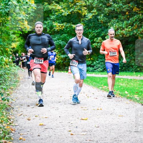 12.10.2025 - Bramfelder Halbmarathon 2025 Dr. Thomas Lammeyer http://msf.ph/oto/9349210 12.10.2025 10:29:58 Laufen 2564, 2503, 2382 meine-sportfotos.de