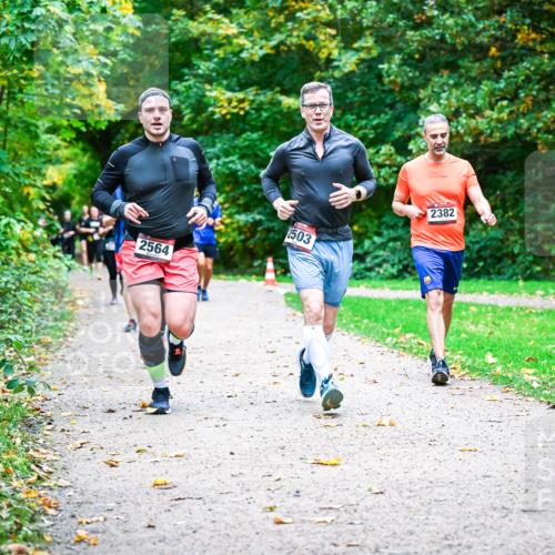 12.10.2025 - Bramfelder Halbmarathon 2025 Dr. Thomas Lammeyer http://msf.ph/oto/9349211 12.10.2025 10:29:58 Laufen 2564, 2503, 2382 meine-sportfotos.de
