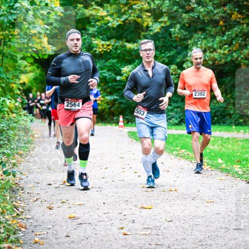 12.10.2025 - Bramfelder Halbmarathon 2025 Dr. Thomas Lammeyer http://msf.ph/oto/9349212 12.10.2025 10:29:58 Laufen 2564, 2503, 2382 meine-sportfotos.de