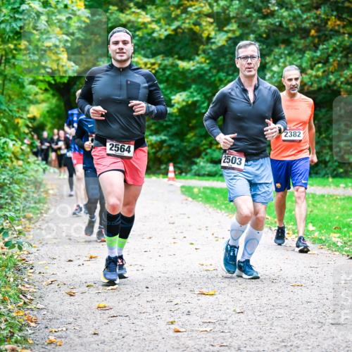 12.10.2025 - Bramfelder Halbmarathon 2025 Dr. Thomas Lammeyer http://msf.ph/oto/9349215 12.10.2025 10:29:58 Laufen 2564, 2503, 2382 meine-sportfotos.de