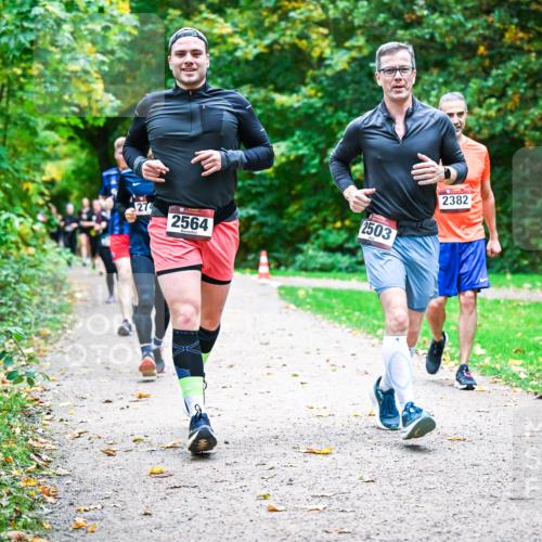 12.10.2025 - Bramfelder Halbmarathon 2025 Dr. Thomas Lammeyer http://msf.ph/oto/9349216 12.10.2025 10:29:59 Laufen 274, 2564, 2503, 2382 meine-sportfotos.de