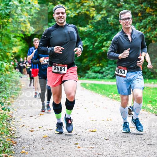 12.10.2025 - Bramfelder Halbmarathon 2025 Dr. Thomas Lammeyer http://msf.ph/oto/9349218 12.10.2025 10:29:59 Laufen 74, 2564, 2503 meine-sportfotos.de