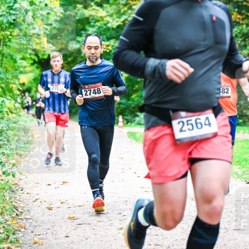 12.10.2025 - Bramfelder Halbmarathon 2025 Dr. Thomas Lammeyer http://msf.ph/oto/9349221 12.10.2025 10:30:00 Laufen 276, 2748, 2564, 82 meine-sportfotos.de