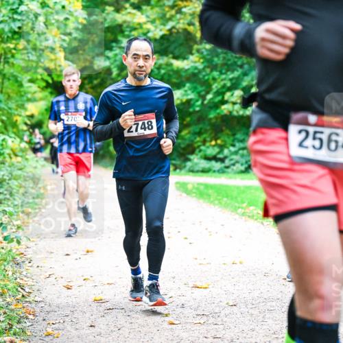 12.10.2025 - Bramfelder Halbmarathon 2025 Dr. Thomas Lammeyer http://msf.ph/oto/9349223 12.10.2025 10:30:00 Laufen 270, 2748, 2564 meine-sportfotos.de