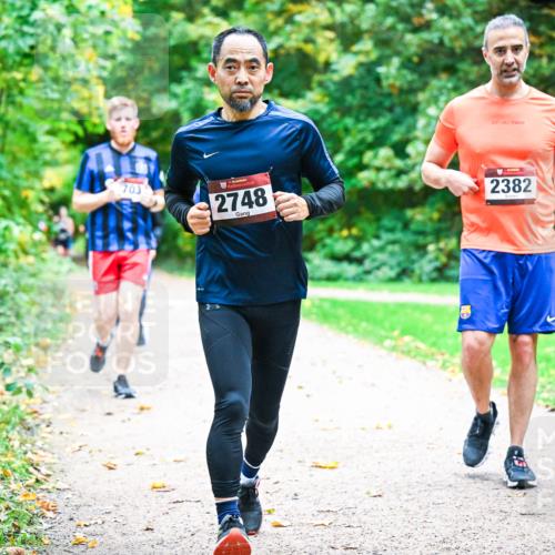 12.10.2025 - Bramfelder Halbmarathon 2025 Dr. Thomas Lammeyer http://msf.ph/oto/9349226 12.10.2025 10:30:01 Laufen 703, 2748, 2382 meine-sportfotos.de