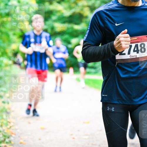 12.10.2025 - Bramfelder Halbmarathon 2025 Dr. Thomas Lammeyer http://msf.ph/oto/9349227 12.10.2025 10:30:02 Laufen 2748 meine-sportfotos.de
