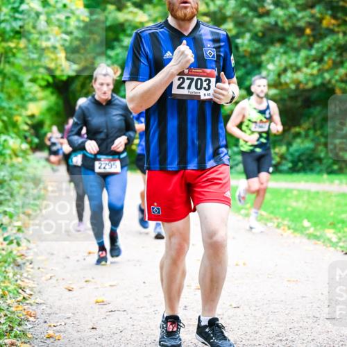12.10.2025 - Bramfelder Halbmarathon 2025 Dr. Thomas Lammeyer http://msf.ph/oto/9349234 12.10.2025 10:30:03 Laufen 2295, 34, 2703, 65, 2 meine-sportfotos.de