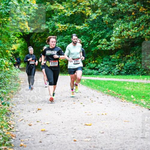 12.10.2025 - Bramfelder Halbmarathon 2025 Dr. Thomas Lammeyer http://msf.ph/oto/9349257 12.10.2025 10:30:07 Laufen 2740, 2222, 2751 meine-sportfotos.de