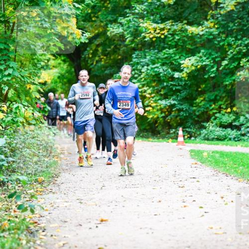 12.10.2025 - Bramfelder Halbmarathon 2025 Dr. Thomas Lammeyer http://msf.ph/oto/9349305 12.10.2025 10:30:24 Laufen 2592, 2398, 2349 meine-sportfotos.de