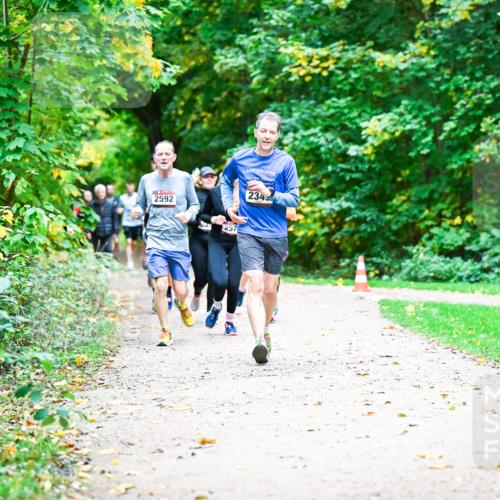 12.10.2025 - Bramfelder Halbmarathon 2025 Dr. Thomas Lammeyer http://msf.ph/oto/9349309 12.10.2025 10:30:24 Laufen 2592, 257, 234 meine-sportfotos.de