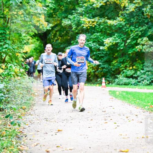 12.10.2025 - Bramfelder Halbmarathon 2025 Dr. Thomas Lammeyer http://msf.ph/oto/9349312 12.10.2025 10:30:25 Laufen 2592, 98, 2577, 2349 meine-sportfotos.de