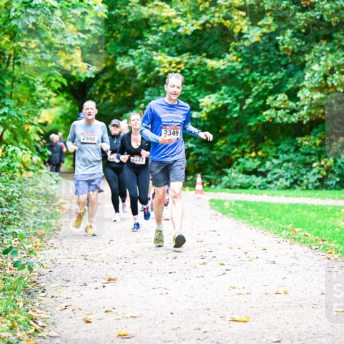 12.10.2025 - Bramfelder Halbmarathon 2025 Dr. Thomas Lammeyer http://msf.ph/oto/9349317 12.10.2025 10:30:26 Laufen 2592, 2577, 2349 meine-sportfotos.de
