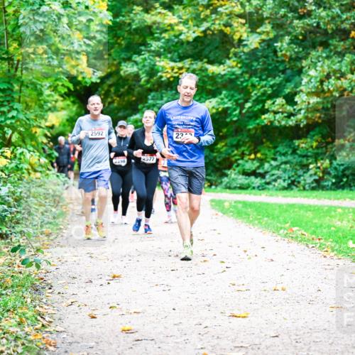 12.10.2025 - Bramfelder Halbmarathon 2025 Dr. Thomas Lammeyer http://msf.ph/oto/9349320 12.10.2025 10:30:26 Laufen 2592, 2398, 2577, 23 meine-sportfotos.de