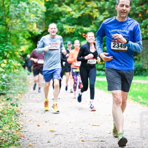 12.10.2025 - Bramfelder Halbmarathon 2025 Dr. Thomas Lammeyer http://msf.ph/oto/9349335 12.10.2025 10:30:28 Laufen 2592, 23, 2577, 2349 meine-sportfotos.de