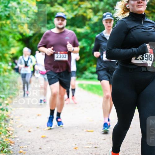 12.10.2025 - Bramfelder Halbmarathon 2025 Dr. Thomas Lammeyer http://msf.ph/oto/9349350 12.10.2025 10:30:31 Laufen 2302, 2398, 23 meine-sportfotos.de