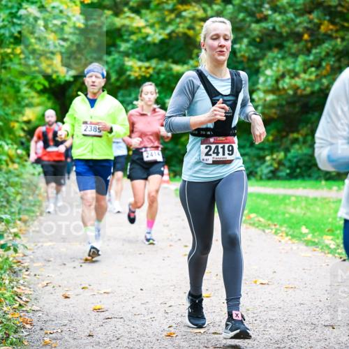 12.10.2025 - Bramfelder Halbmarathon 2025 Dr. Thomas Lammeyer http://msf.ph/oto/9349370 12.10.2025 10:30:35 Laufen 2385, 2414, 1121, 2419, 87, 2257 meine-sportfotos.de