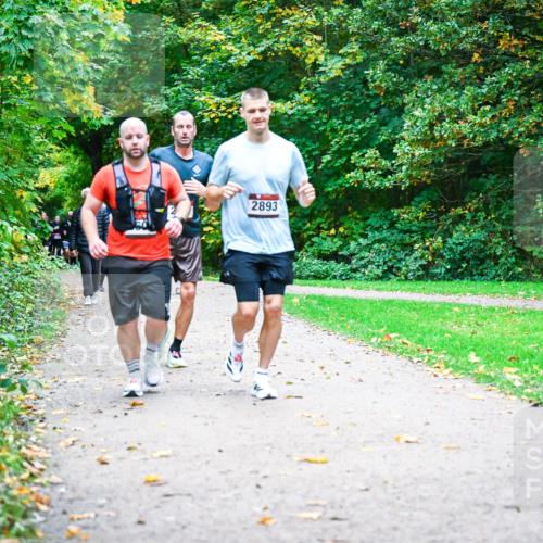 12.10.2025 - Bramfelder Halbmarathon 2025 Dr. Thomas Lammeyer http://msf.ph/oto/9349385 12.10.2025 10:30:38 Laufen 2893 meine-sportfotos.de