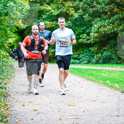 12.10.2025 - Bramfelder Halbmarathon 2025 Dr. Thomas Lammeyer http://msf.ph/oto/9349387 12.10.2025 10:30:38 Laufen 608, 2893 meine-sportfotos.de