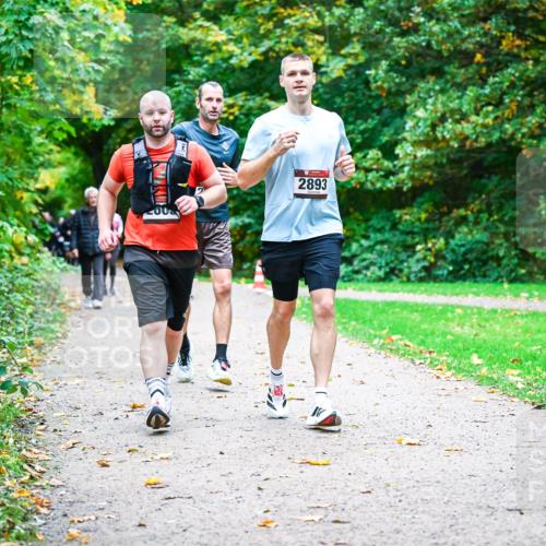 12.10.2025 - Bramfelder Halbmarathon 2025 Dr. Thomas Lammeyer http://msf.ph/oto/9349389 12.10.2025 10:30:39 Laufen 2893 meine-sportfotos.de
