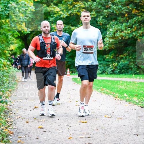 12.10.2025 - Bramfelder Halbmarathon 2025 Dr. Thomas Lammeyer http://msf.ph/oto/9349391 12.10.2025 10:30:39 Laufen 0, 2893 meine-sportfotos.de