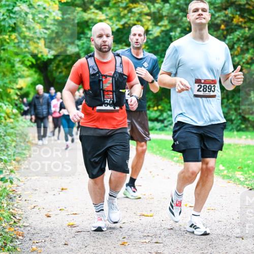 12.10.2025 - Bramfelder Halbmarathon 2025 Dr. Thomas Lammeyer http://msf.ph/oto/9349396 12.10.2025 10:30:40 Laufen 2893 meine-sportfotos.de