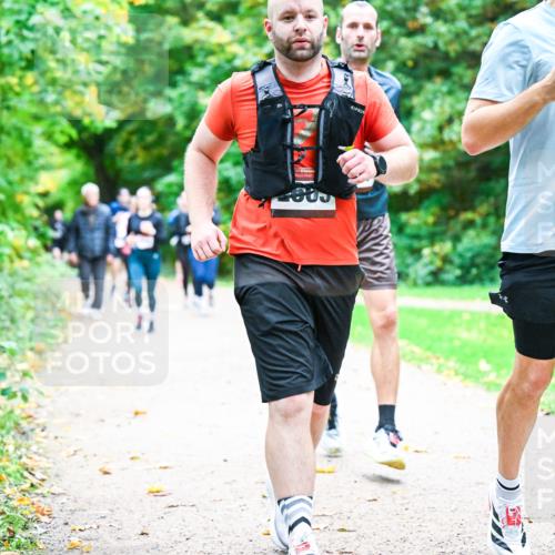 12.10.2025 - Bramfelder Halbmarathon 2025 Dr. Thomas Lammeyer http://msf.ph/oto/9349400 12.10.2025 10:30:40 Laufen 2893 meine-sportfotos.de