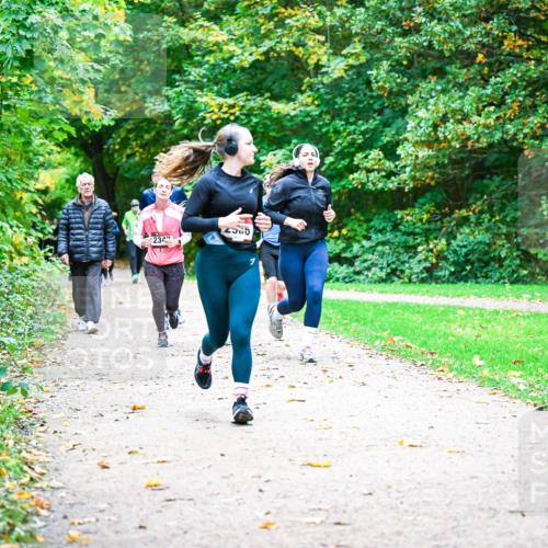 12.10.2025 - Bramfelder Halbmarathon 2025 Dr. Thomas Lammeyer http://msf.ph/oto/9349417 12.10.2025 10:30:44 Laufen 2060, 2342 meine-sportfotos.de