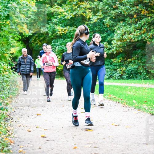 12.10.2025 - Bramfelder Halbmarathon 2025 Dr. Thomas Lammeyer http://msf.ph/oto/9349422 12.10.2025 10:30:44 Laufen 234, 2405 meine-sportfotos.de
