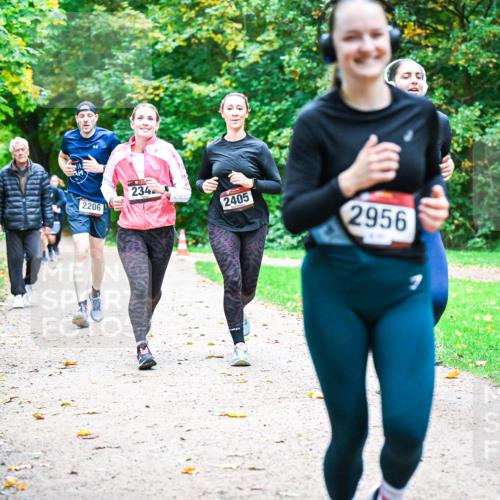 12.10.2025 - Bramfelder Halbmarathon 2025 Dr. Thomas Lammeyer http://msf.ph/oto/9349429 12.10.2025 10:30:46 Laufen 2206, 234, 2405, 2956 meine-sportfotos.de