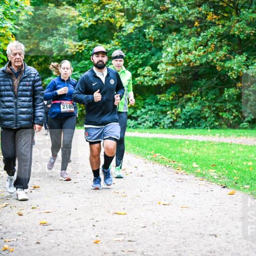 12.10.2025 - Bramfelder Halbmarathon 2025 Dr. Thomas Lammeyer http://msf.ph/oto/9349456 12.10.2025 10:30:53 Laufen 2189 meine-sportfotos.de