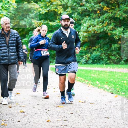 12.10.2025 - Bramfelder Halbmarathon 2025 Dr. Thomas Lammeyer http://msf.ph/oto/9349460 12.10.2025 10:30:54 Laufen 2189 meine-sportfotos.de
