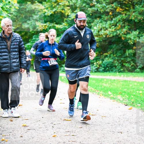 12.10.2025 - Bramfelder Halbmarathon 2025 Dr. Thomas Lammeyer http://msf.ph/oto/9349461 12.10.2025 10:30:54 Laufen 218 meine-sportfotos.de