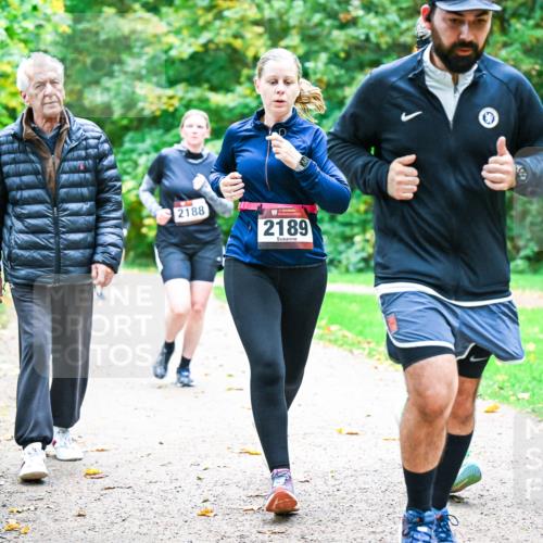 12.10.2025 - Bramfelder Halbmarathon 2025 Dr. Thomas Lammeyer http://msf.ph/oto/9349467 12.10.2025 10:30:55 Laufen 2188, 2189 meine-sportfotos.de